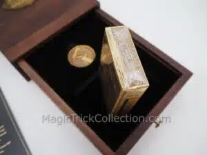 Illusionist Deluxe Walnut Boxset Collectible Playing Cards & Coin